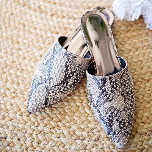 ⚡️SNAKE STUDDED MULES- SHOES - Picture 2 of 3